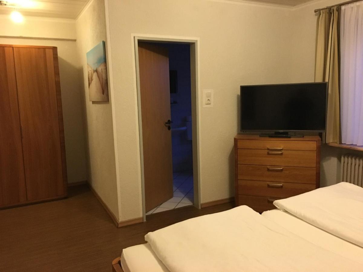 Heeren'S Hotel Garni Bensersiel Bagian luar foto