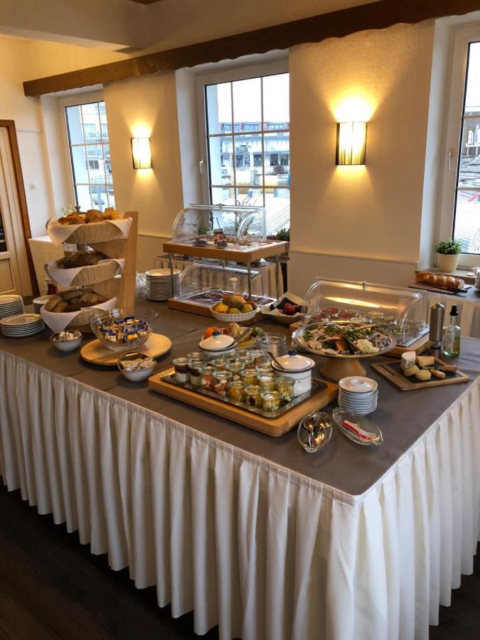 Heeren'S Hotel Garni Bensersiel Bagian luar foto