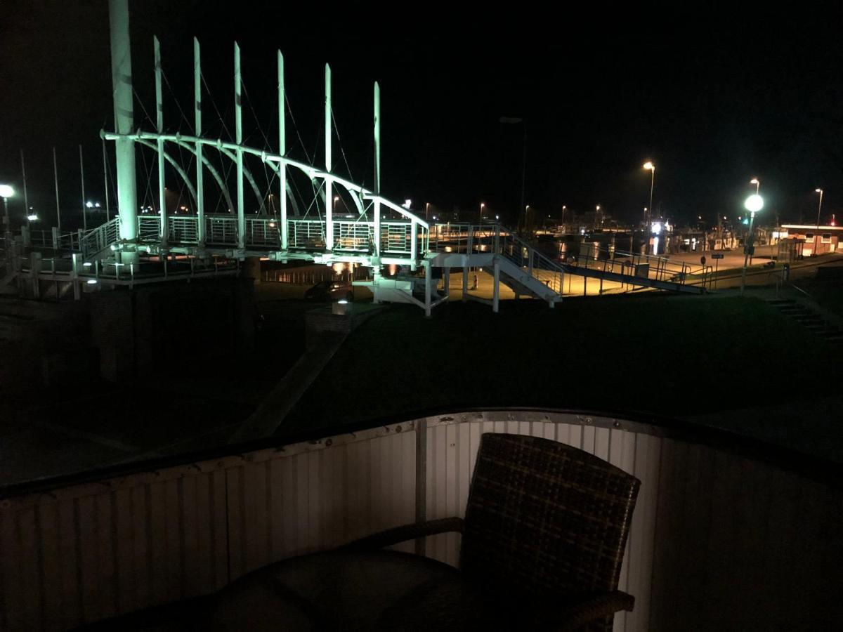 Heeren'S Hotel Garni Bensersiel Bagian luar foto