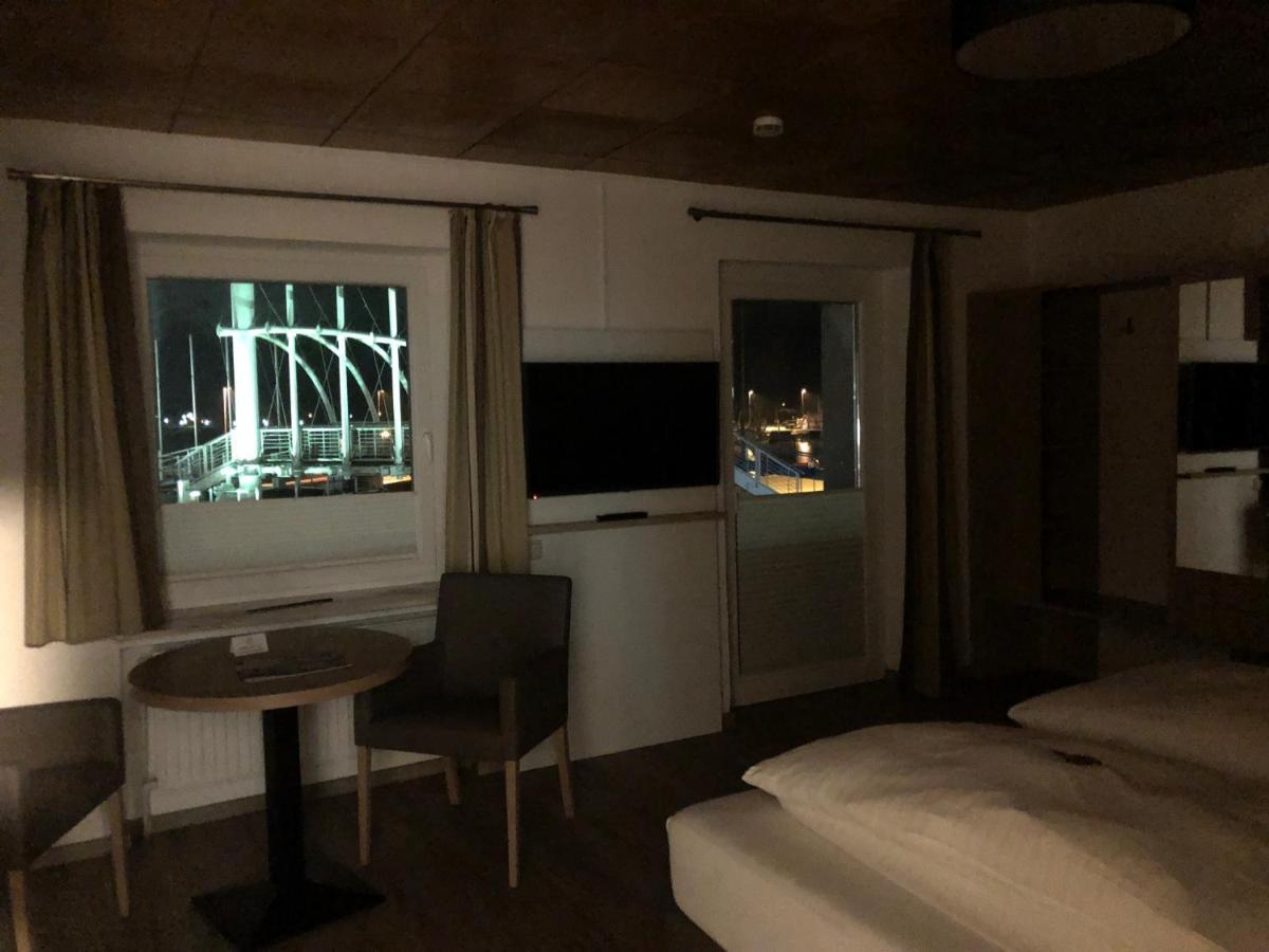 Heeren'S Hotel Garni Bensersiel Bagian luar foto