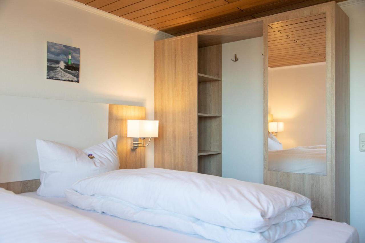 Heeren'S Hotel Garni Bensersiel Bagian luar foto