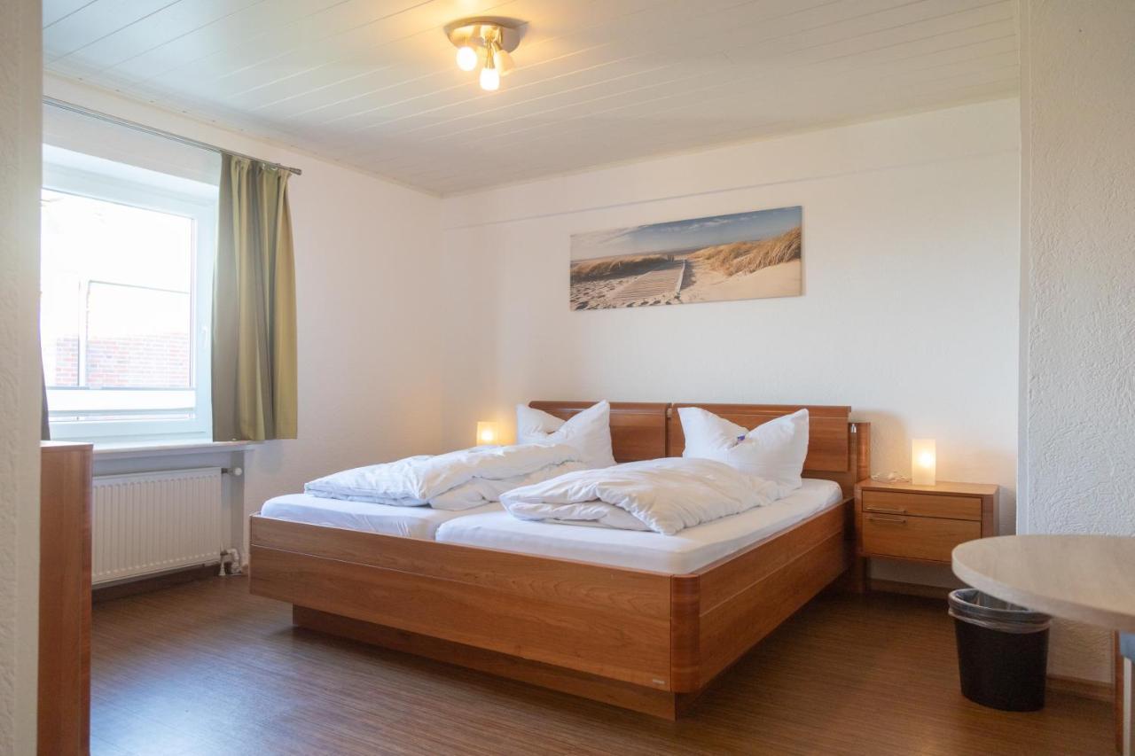 Heeren'S Hotel Garni Bensersiel Bagian luar foto
