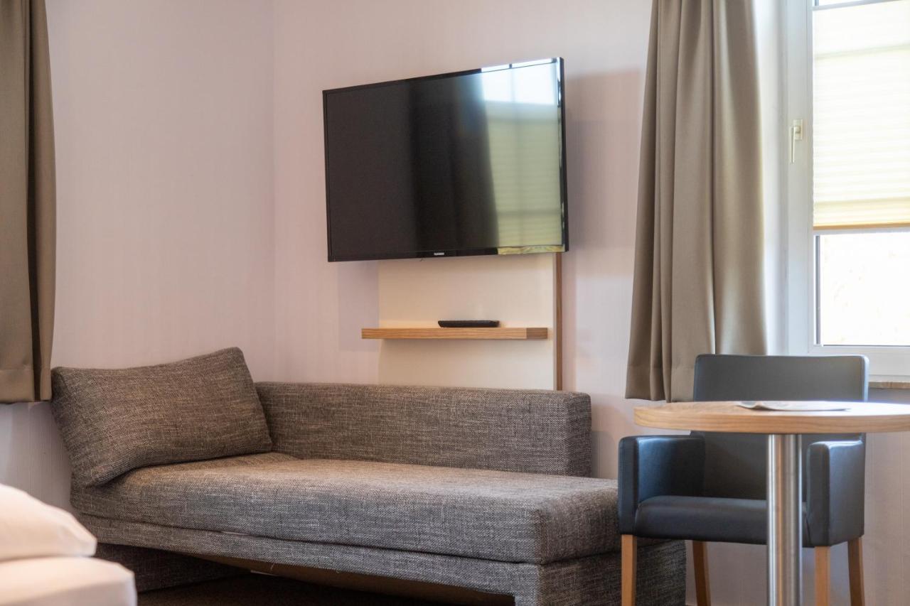 Heeren'S Hotel Garni Bensersiel Bagian luar foto