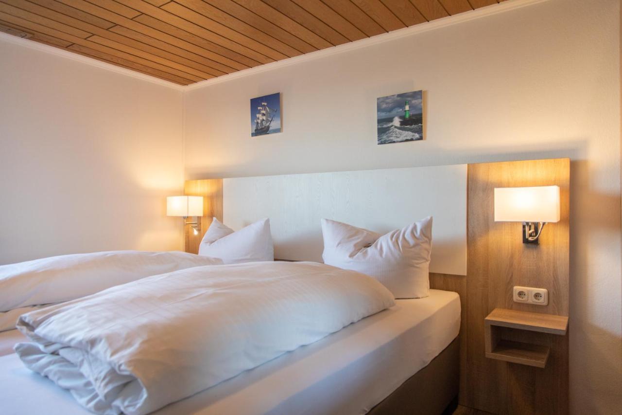 Heeren'S Hotel Garni Bensersiel Bagian luar foto