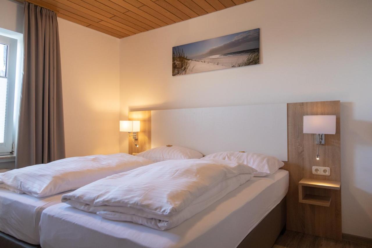 Heeren'S Hotel Garni Bensersiel Bagian luar foto